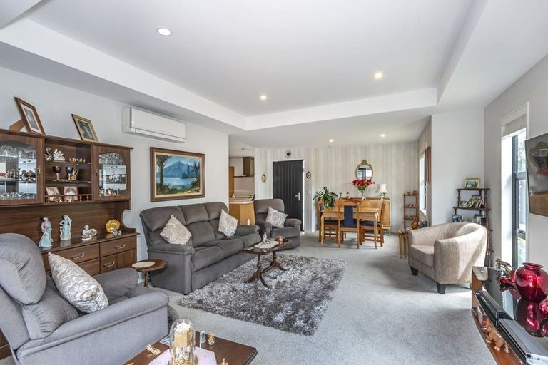 Photo of property in 2/5 Hadlow Place, Burnside, Christchurch, 8041