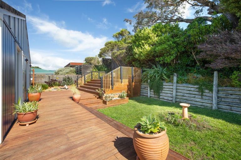 Photo of property in 2/11 Mervyn Place, Plimmerton, Porirua, 5026