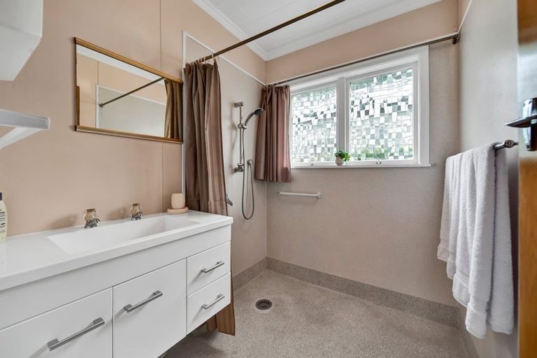 Photo of property in 93b Tukapa Street, Westown, New Plymouth, 4310