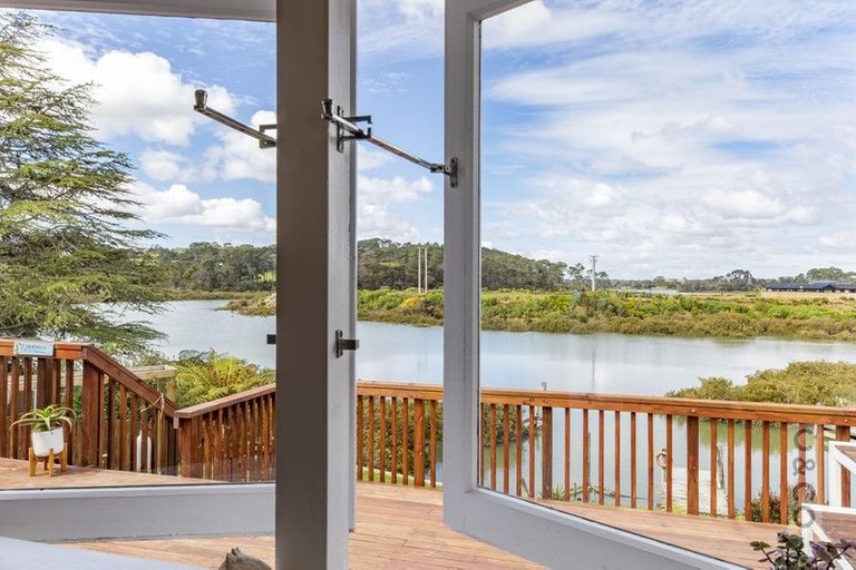 Photo of property in 18 Kent Terrace, Riverhead, 0820