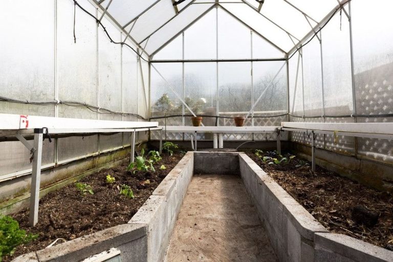 Photo of property in 8a Spencer Place, Merrilands, New Plymouth, 4312