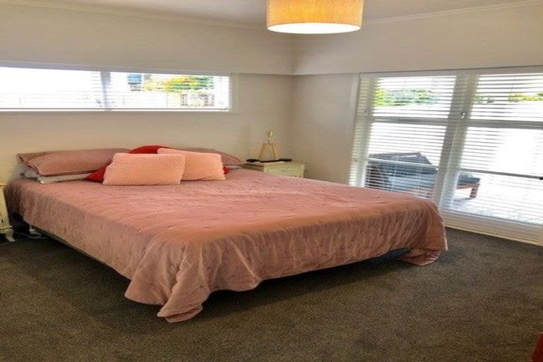 Photo of property in 1/2 East Coast Road, Milford, Auckland, 0620