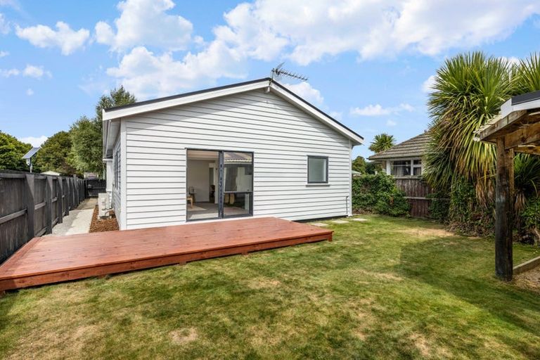 Photo of property in 1/207 Main North Road, Redwood, Christchurch, 8051