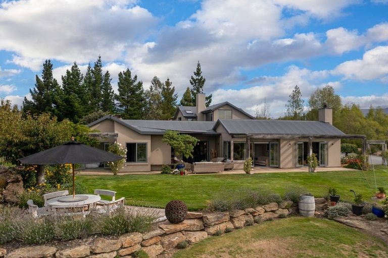 Photo of property in 10 Old Golf Course Road, Bridge Hill, Alexandra, 9320