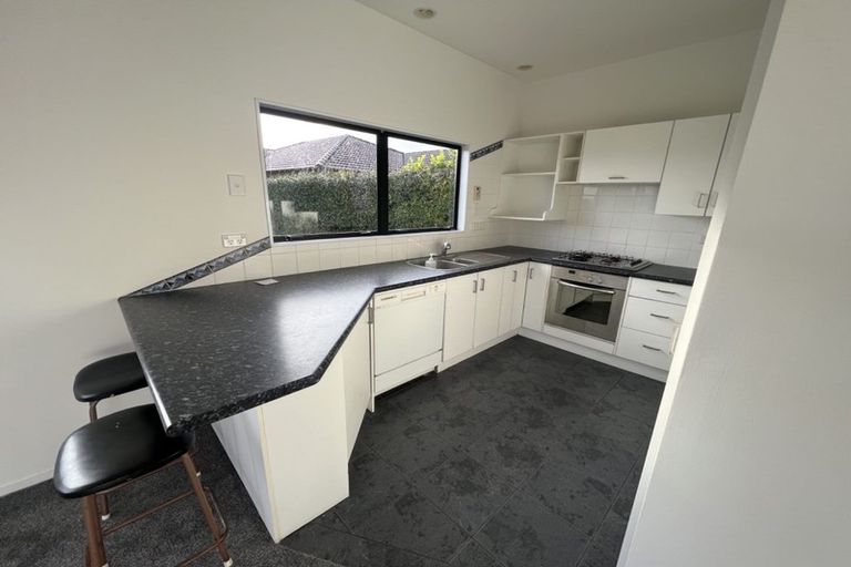 Photo of property in 8 Burgundy Park Avenue, Henderson, Auckland, 0612