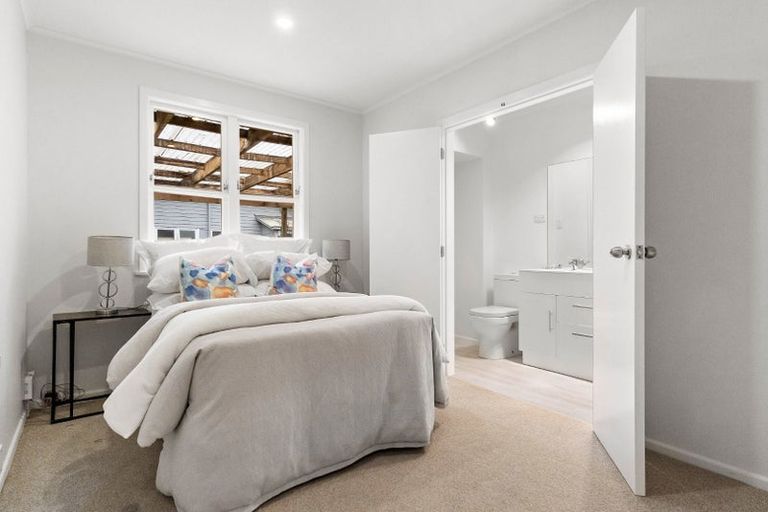 Photo of property in 14 Roseneath Place, Birkdale, Auckland, 0626