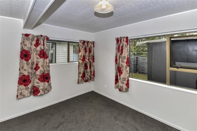 Photo of property in 4 Kopara Place, Clendon Park, Auckland, 2103
