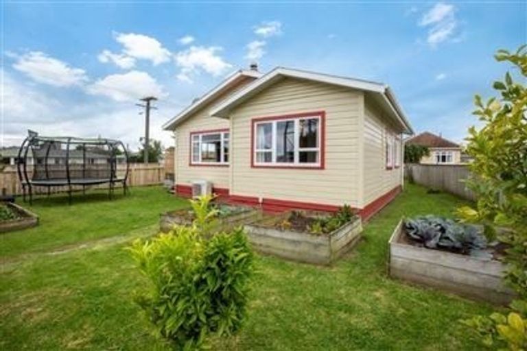 Photo of property in 46 Kirk Street, Otaki, 5512
