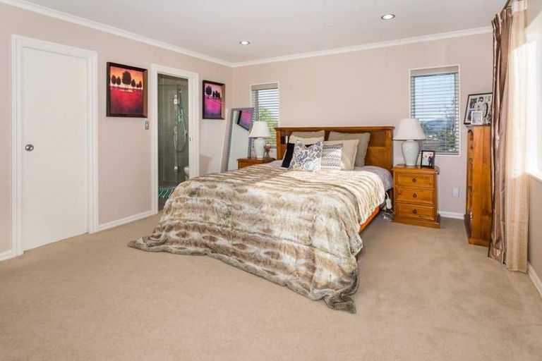 Photo of property in 29a Peach Road, Glenfield, Auckland, 0629