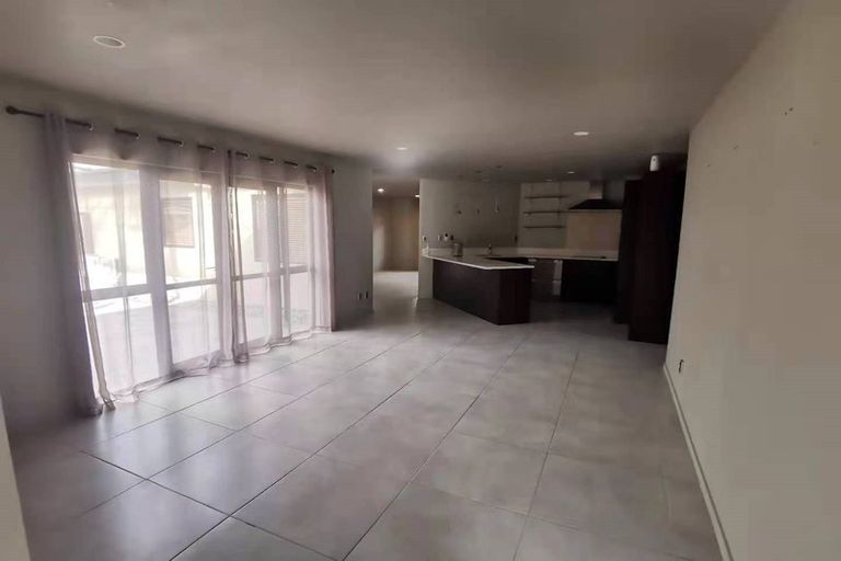 Photo of property in 19 Ruze Vida Drive, Massey, Auckland, 0614