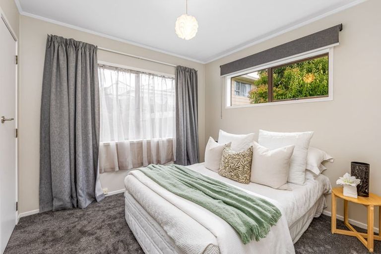Photo of property in 14 Packham Place, Beach Haven, Auckland, 0626