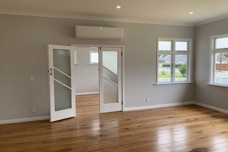 Photo of property in 74 Queenwood Road, Levin, 5510