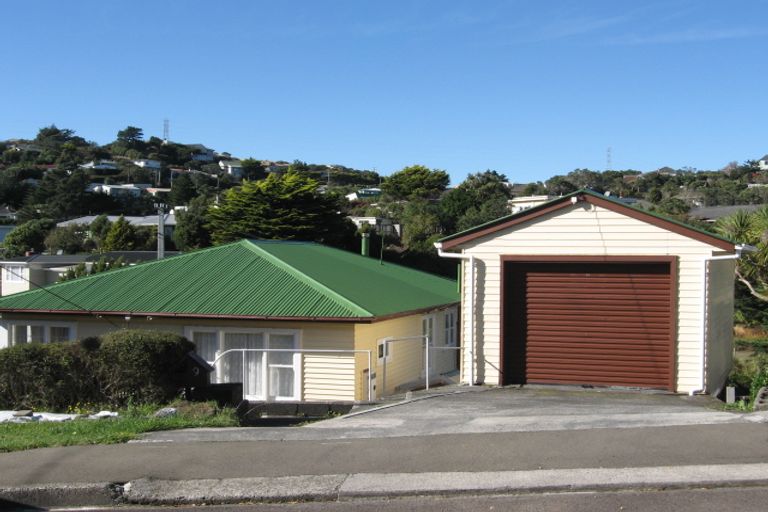 Photo of property in 9 Spenmoor Street, Newlands, Wellington, 6037