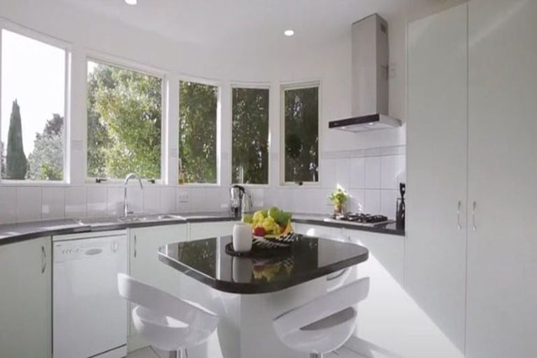 Photo of property in 1/42 Holland Road, Hillcrest, Auckland, 0627