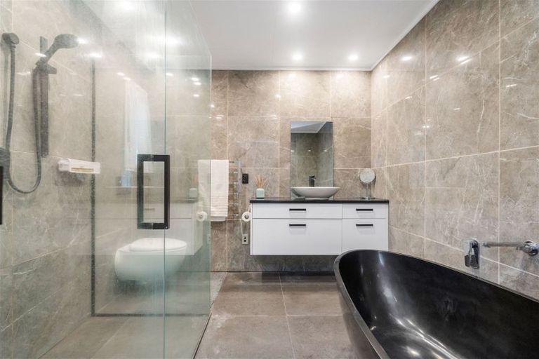 Photo of property in 52 Onerahi Road, Onerahi, Whangarei, 0110