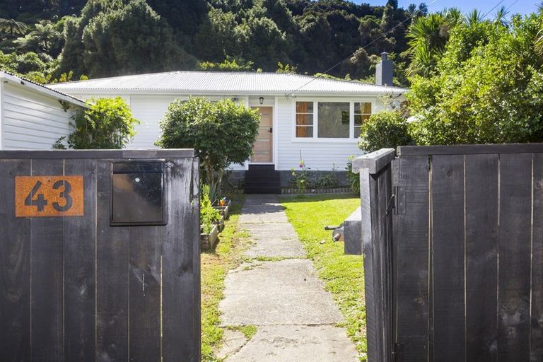 Photo of property in 43 Gillespies Road, Birchville, Upper Hutt, 5018