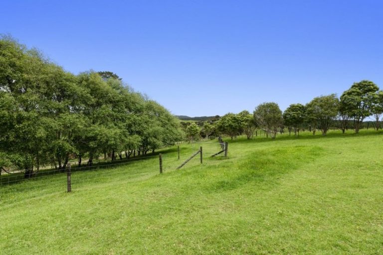 Photo of property in 167 Escott Road, Dairy Flat, 0794