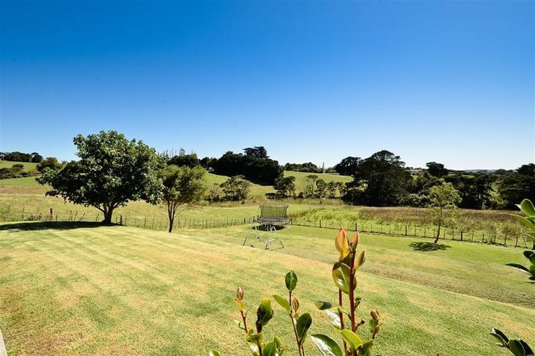 Photo of property in 344 Waitakere Road, Taupaki, Henderson, 0782