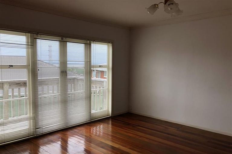 Photo of property in 1/13 Fairlea Road, Te Atatu South, Auckland, 0610