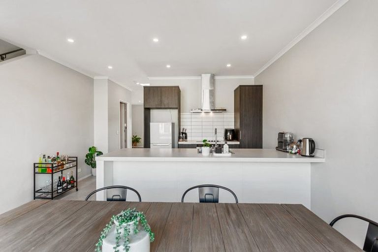 Photo of property in 6/4 Matimati Place, Hobsonville, Auckland, 0616