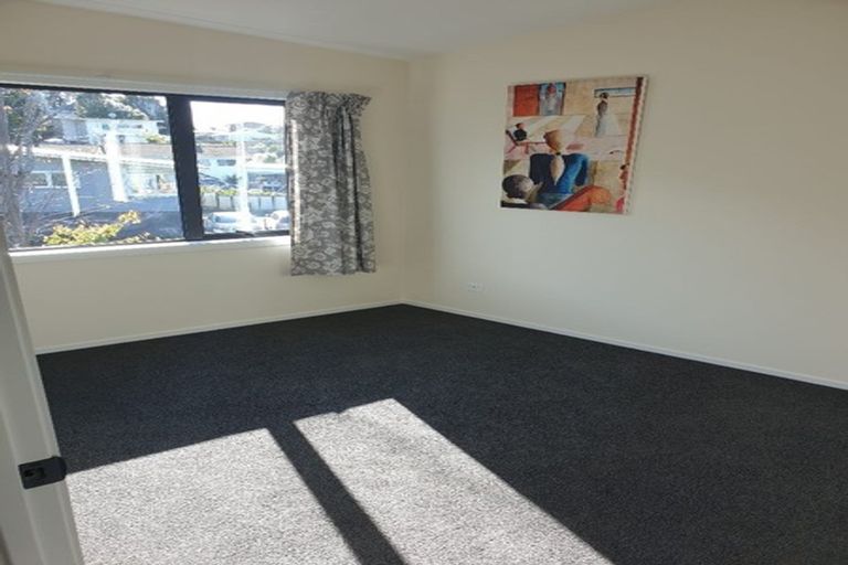 Photo of property in 20 De Val Drive, Titirangi, Auckland, 0604