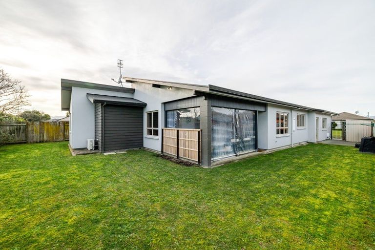 Photo of property in 19 Meridian Grove, Kelvin Grove, Palmerston North, 4414