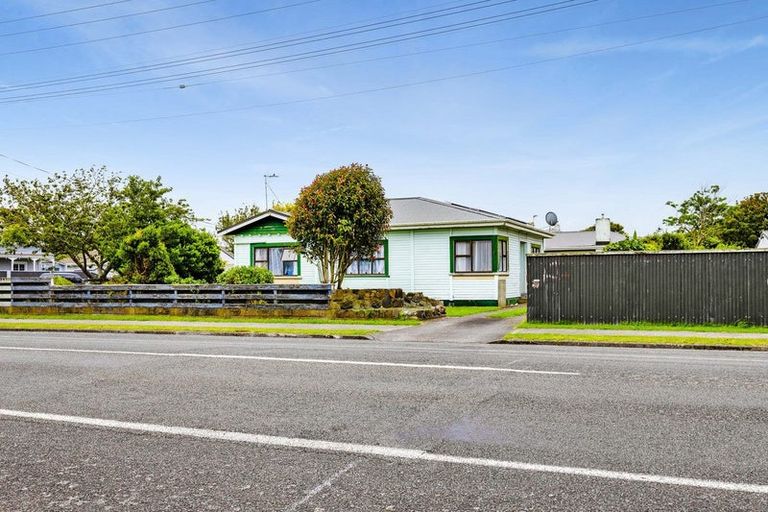 Photo of property in 73 Camberwell Road, Hawera, 4610