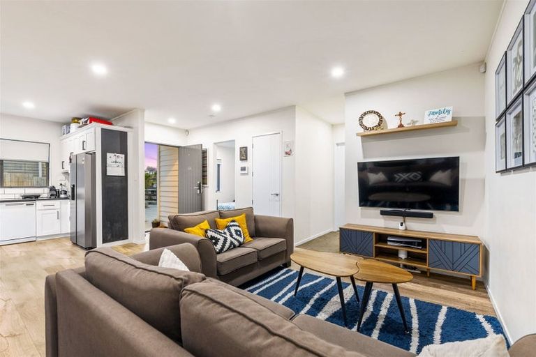 Photo of property in 15a Reynella Drive, Massey, Auckland, 0614