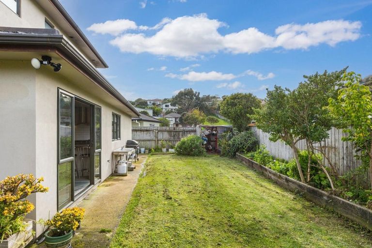 Photo of property in 10 Fiordland Place, Aotea, Porirua, 5024