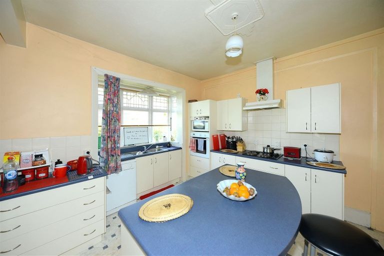 Photo of property in 82 Avonhead Road, Avonhead, Christchurch, 8042