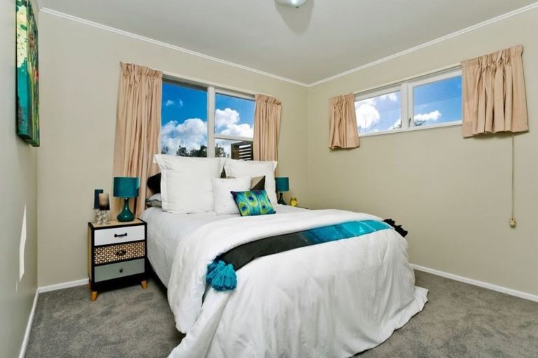 Photo of property in 32 Hatherlow Street, Glenfield, Auckland, 0629