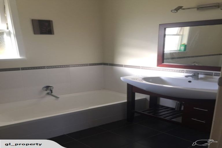 Photo of property in 73 Archers Road, Hillcrest, Auckland, 0629