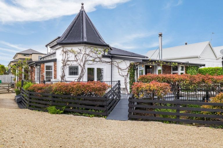 Photo of property in 135 Packe Street, Edgeware, Christchurch, 8013