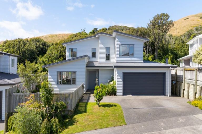 Photo of property in 5 Crompton Avenue, Churton Park, Wellington, 6037