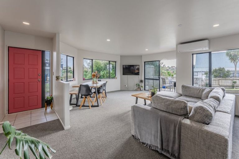 Photo of property in 2/422 Whangaparaoa Road, Stanmore Bay, Whangaparaoa, 0932