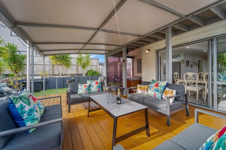 Photo of property in 18 Maylee Crescent, Gulf Harbour, Whangaparaoa, 0930
