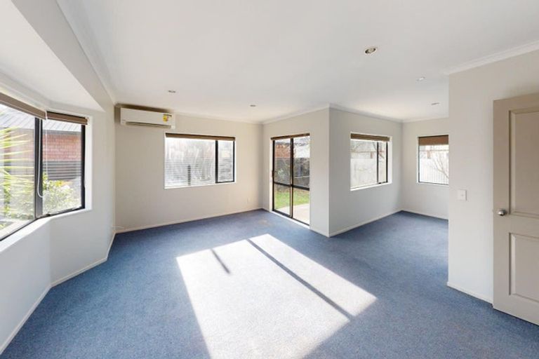 Photo of property in 8a Battersea Place, Roslyn, Palmerston North, 4414