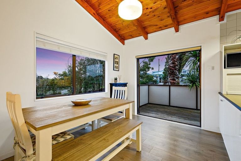 Photo of property in 117 Oreil Avenue, West Harbour, Auckland, 0618