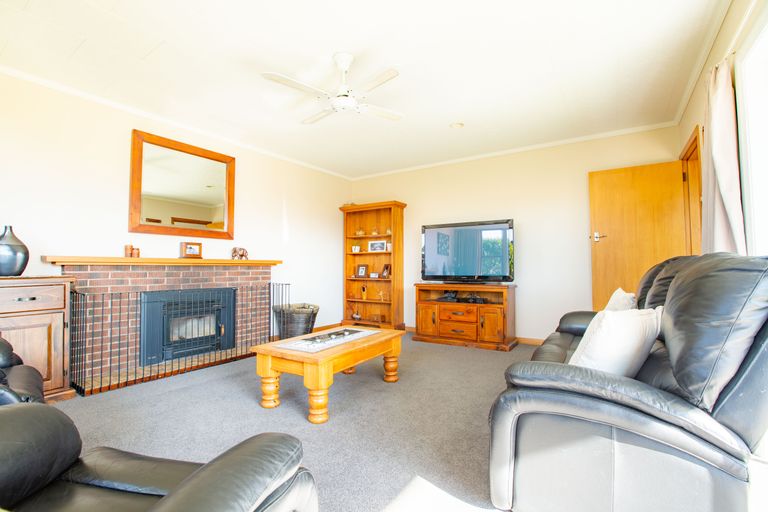 Photo of property in 22 Keats Crescent, Stoke, Nelson, 7011