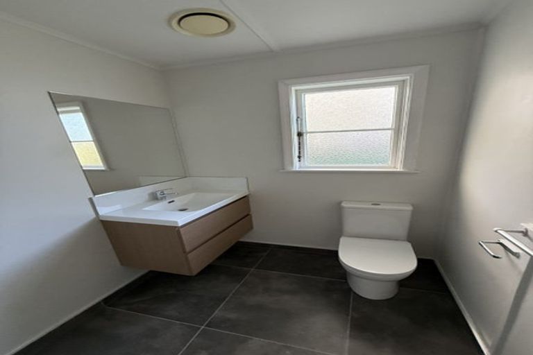 Photo of property in 42 Pitcairn Crescent, Bryndwr, Christchurch, 8053