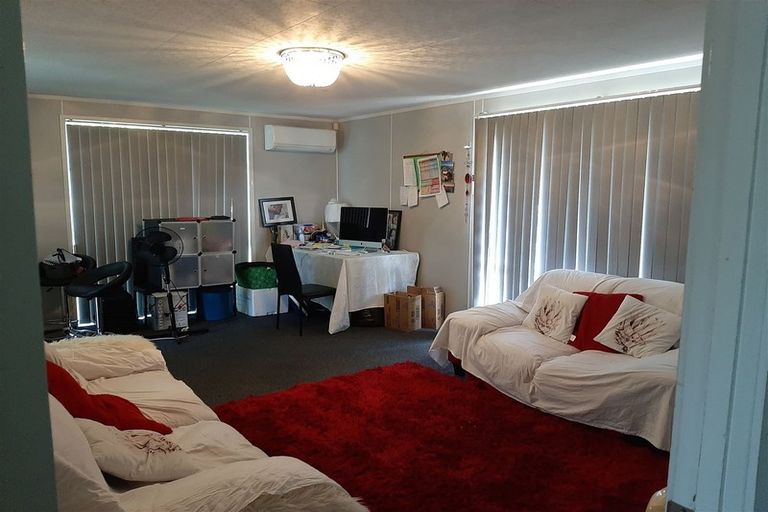 Photo of property in 2/31 Nearco Street, Randwick Park, Auckland, 2105