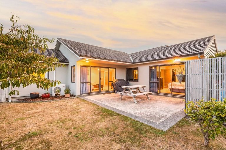 Photo of property in 45 Te Puia Drive, Aotea, Porirua, 5024