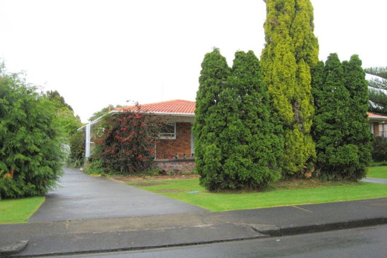 Photo of property in 6 Sunnypark Avenue, Rosehill, Papakura, 2113