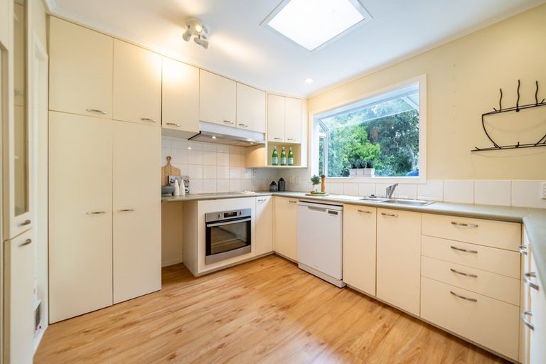 Photo of property in 22 Freemans Way, Pinehaven, Upper Hutt, 5019