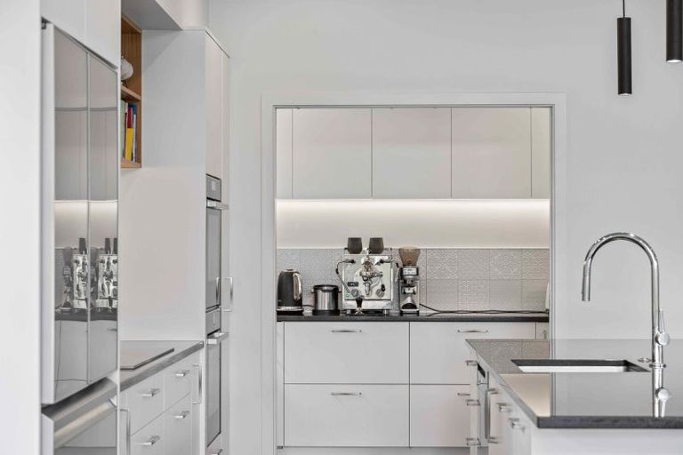 Photo of property in 2 Odlin Lane, Red Beach, 0932