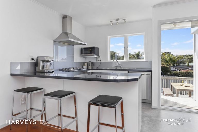 Photo of property in 3 Tauhara Street, Green Bay, Auckland, 0604