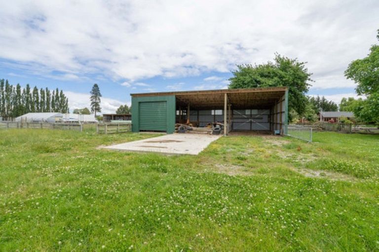 Photo of property in 16 Centre Bush Otapiri Road, Centre Bush, Winton, 9782