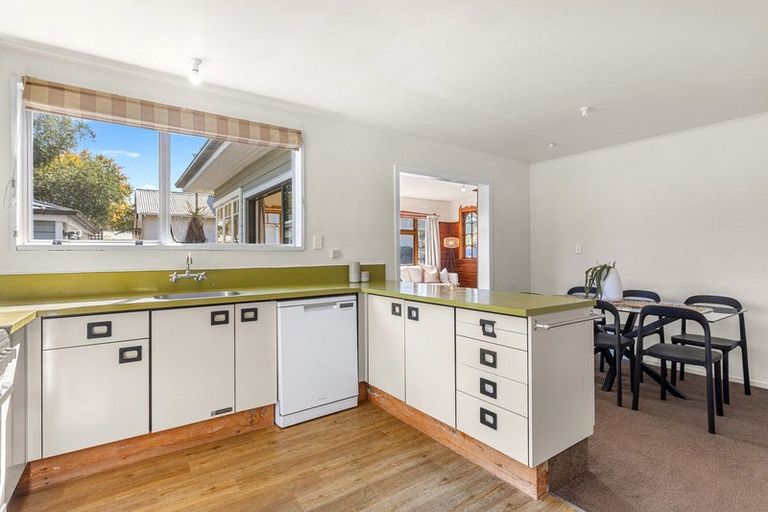 Photo of property in 35 Wilsons Road, Saint Martins, Christchurch, 8022