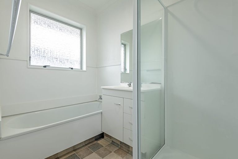 Photo of property in 10 Hollows Crescent, Takaro, Palmerston North, 4412