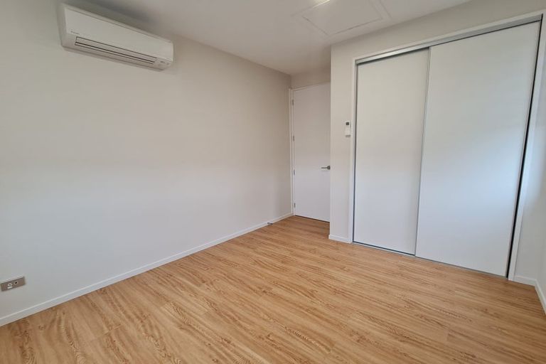 Photo of property in 4/532 Glenfield Road, Glenfield, Auckland, 0629